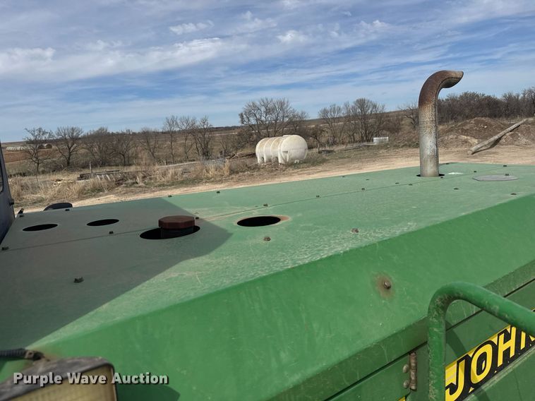 image for item NN9739 1999 John Deere 4890 SP swather / windrower