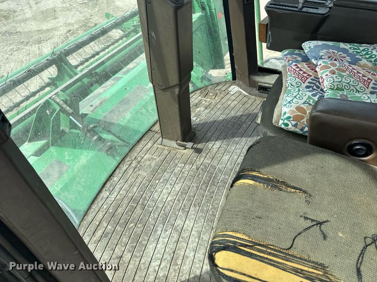 image for item NN9739 1999 John Deere 4890 SP swather / windrower