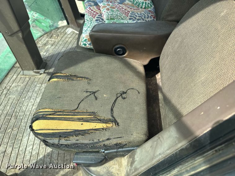 image for item NN9739 1999 John Deere 4890 SP swather / windrower