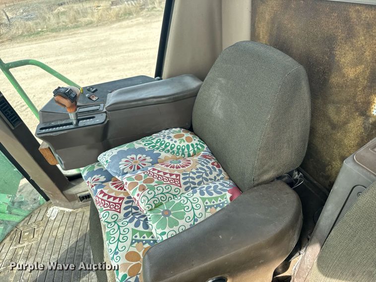 image for item NN9739 1999 John Deere 4890 SP swather / windrower