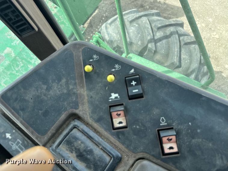 image for item NN9739 1999 John Deere 4890 SP swather / windrower