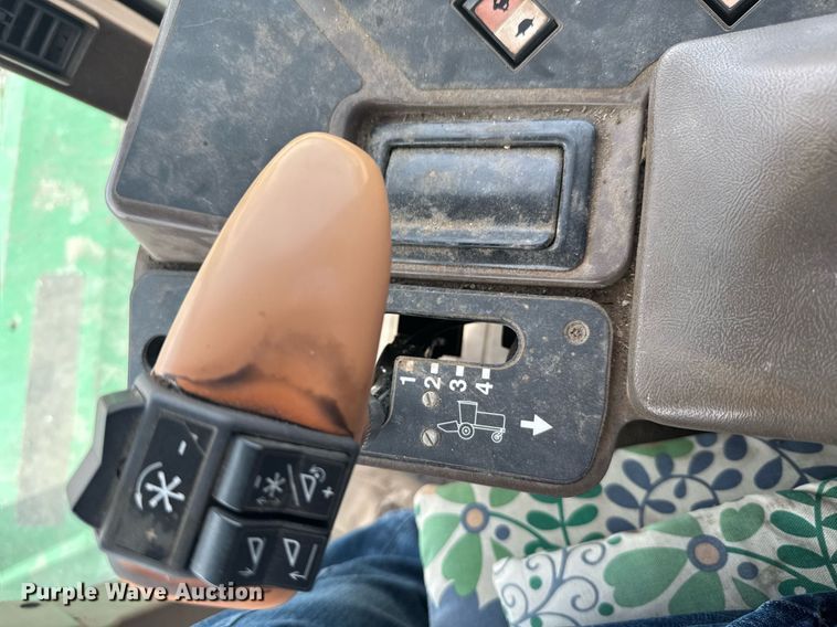 image for item NN9739 1999 John Deere 4890 SP swather / windrower