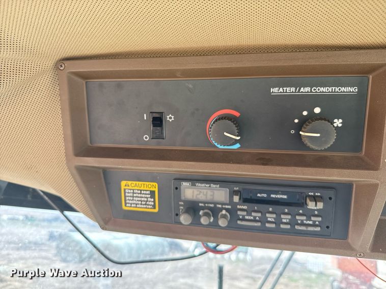 image for item NN9739 1999 John Deere 4890 SP swather / windrower