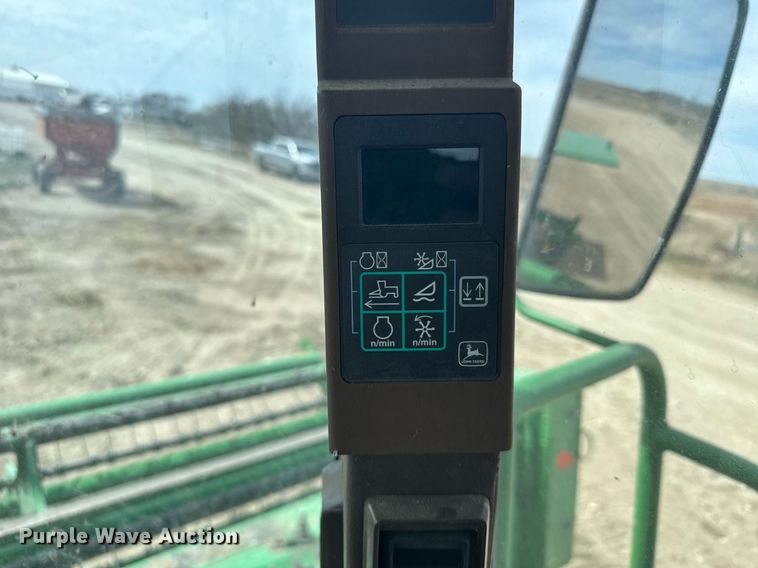 image for item NN9739 1999 John Deere 4890 SP swather / windrower