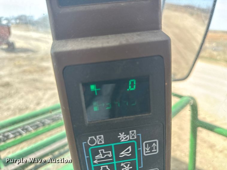 image for item NN9739 1999 John Deere 4890 SP swather / windrower