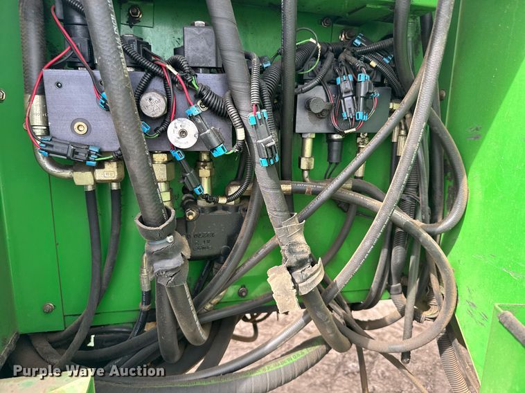 image for item NN9739 1999 John Deere 4890 SP swather / windrower