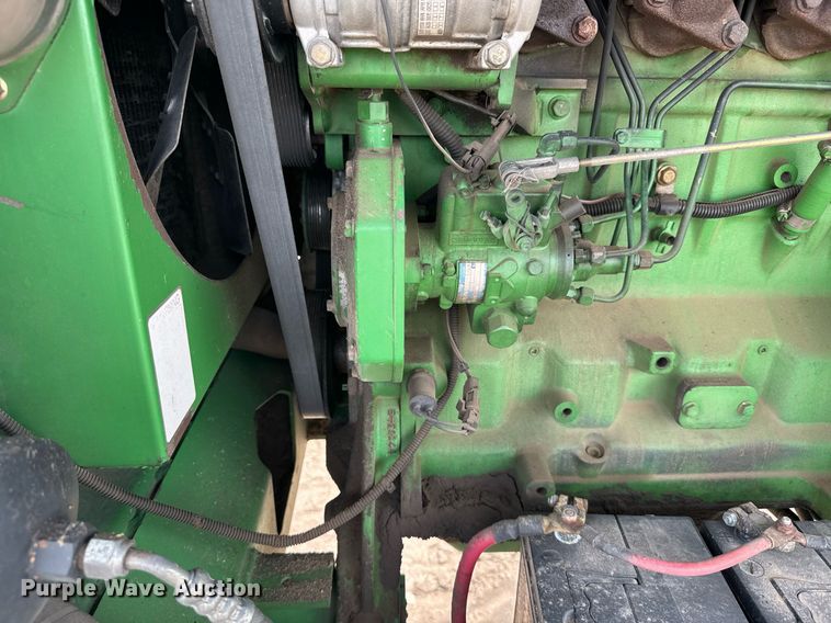 image for item NN9739 1999 John Deere 4890 SP swather / windrower