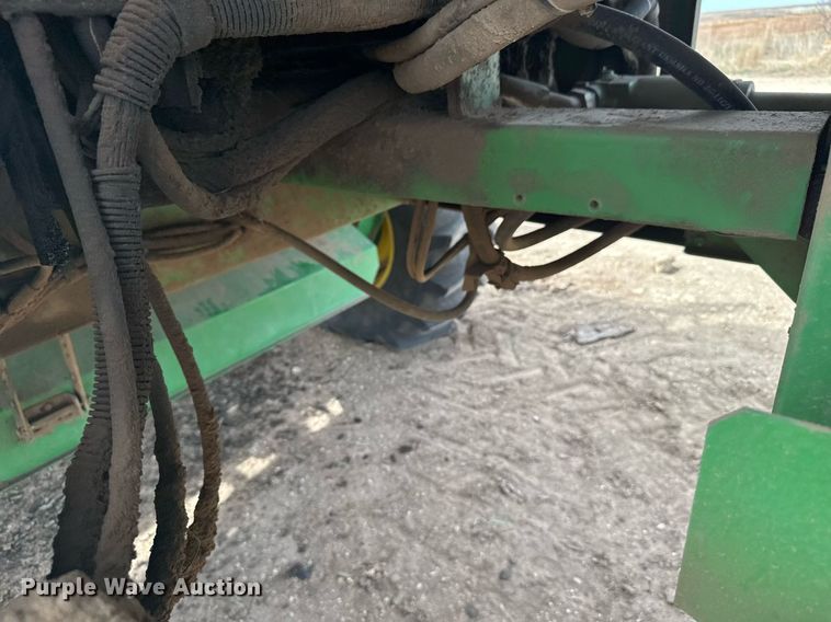 image for item NN9739 1999 John Deere 4890 SP swather / windrower