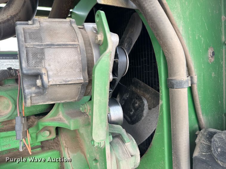 image for item NN9739 1999 John Deere 4890 SP swather / windrower