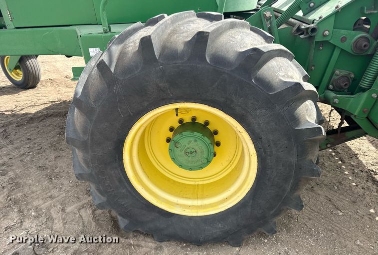 image for item NN9739 1999 John Deere 4890 SP swather / windrower