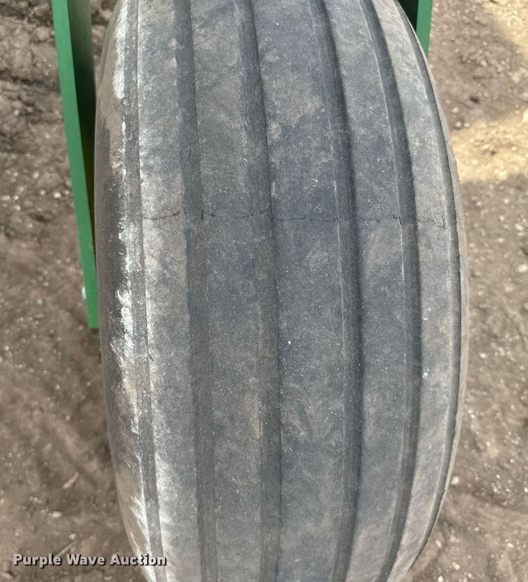 image for item NN9739 1999 John Deere 4890 SP swather / windrower