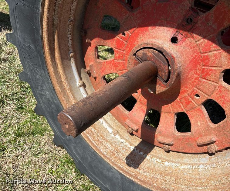 image for item OB9481 International Hydro 100 tractor