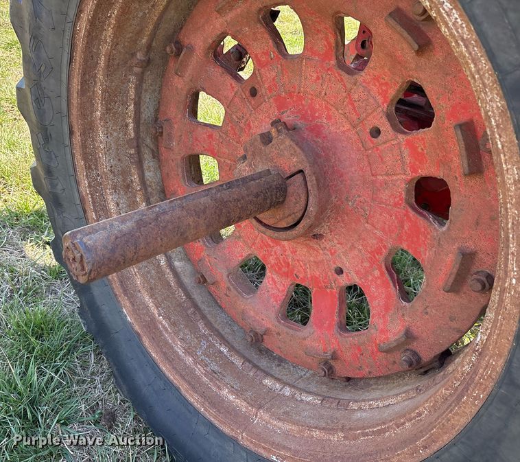 image for item OB9481 International Hydro 100 tractor