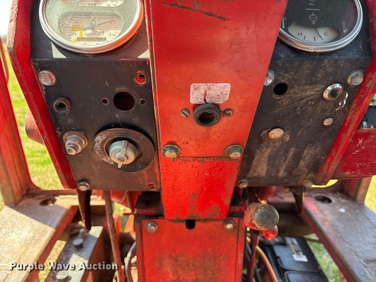 image for item OB9481 International Hydro 100 tractor