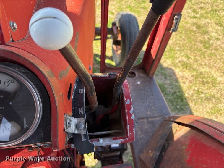 image for item OB9481 International Hydro 100 tractor