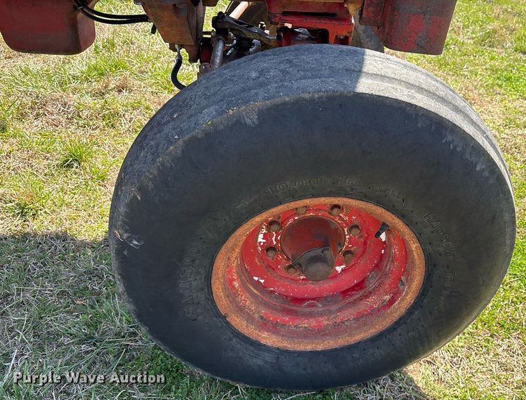 image for item OB9481 International Hydro 100 tractor