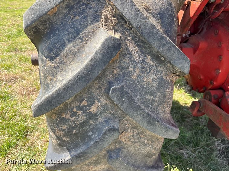 image for item OB9481 International Hydro 100 tractor