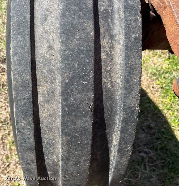 image for item OB9481 International Hydro 100 tractor