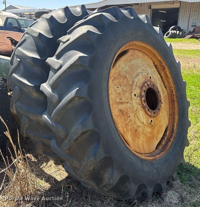 image for item OB9482 1979 John Deere 4240 tractor