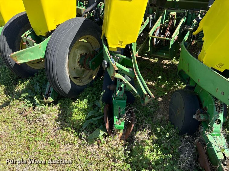 image for item OB9483 John Deere 1770 planter