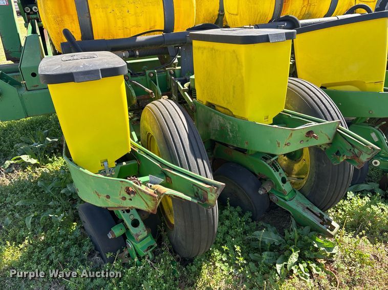 image for item OB9483 John Deere 1770 planter