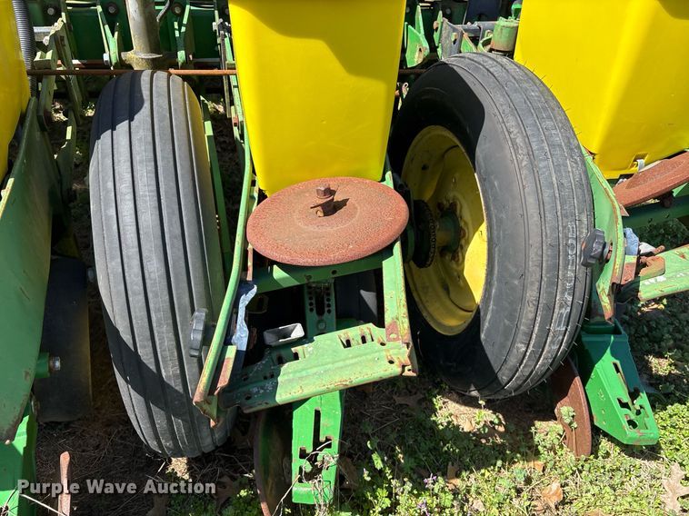 image for item OB9483 John Deere 1770 planter