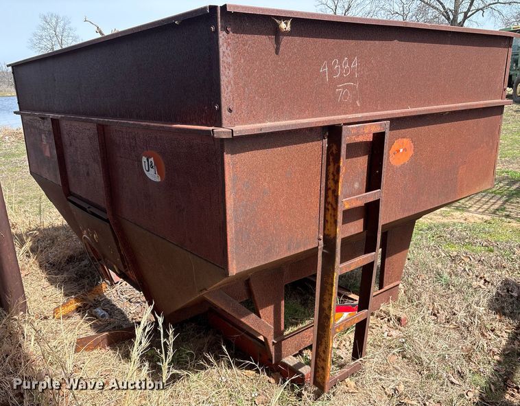 image for item OB9556 (2) J&M 250-7 gravity wagons