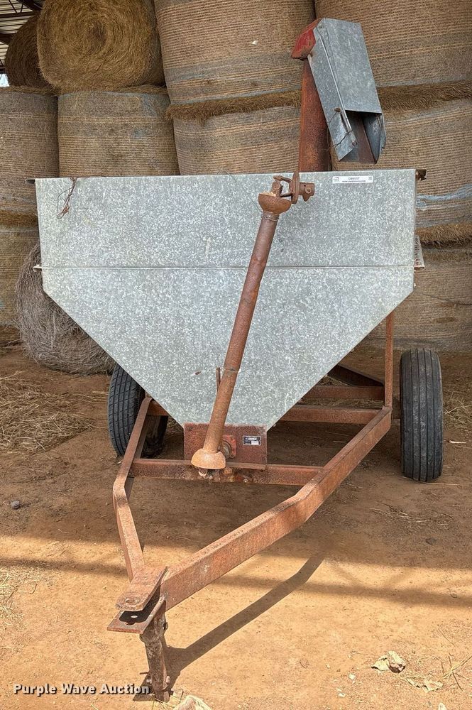 image for item OB9557 Snowco FM60-8 gravity wagon