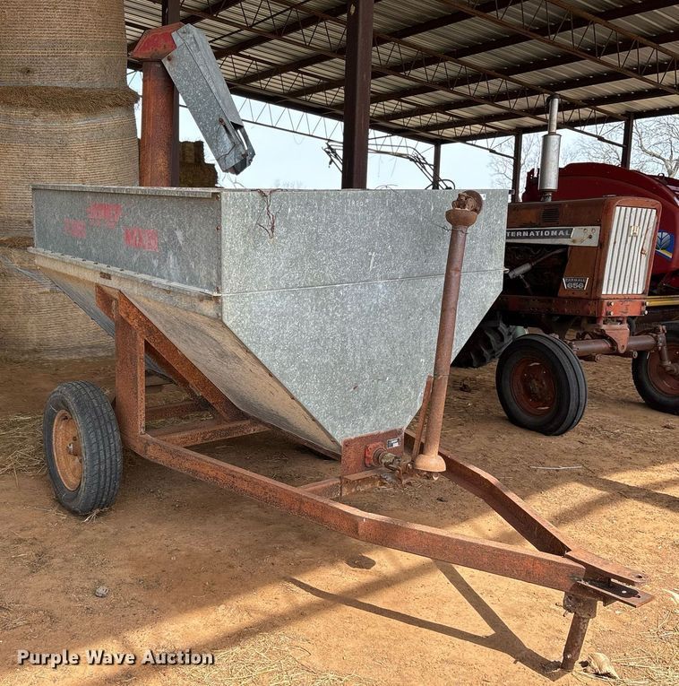 image for item OB9557 Snowco FM60-8 gravity wagon