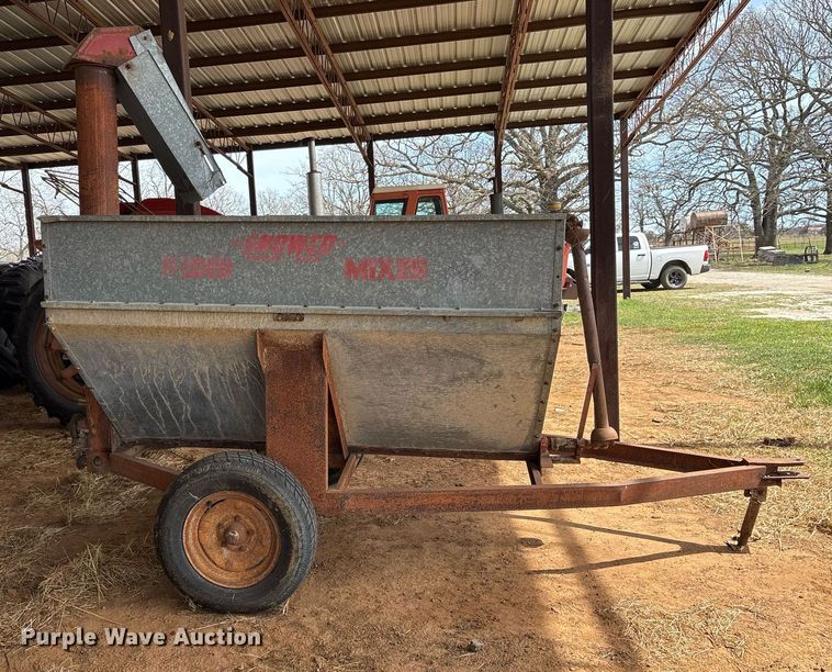 image for item OB9557 Snowco FM60-8 gravity wagon