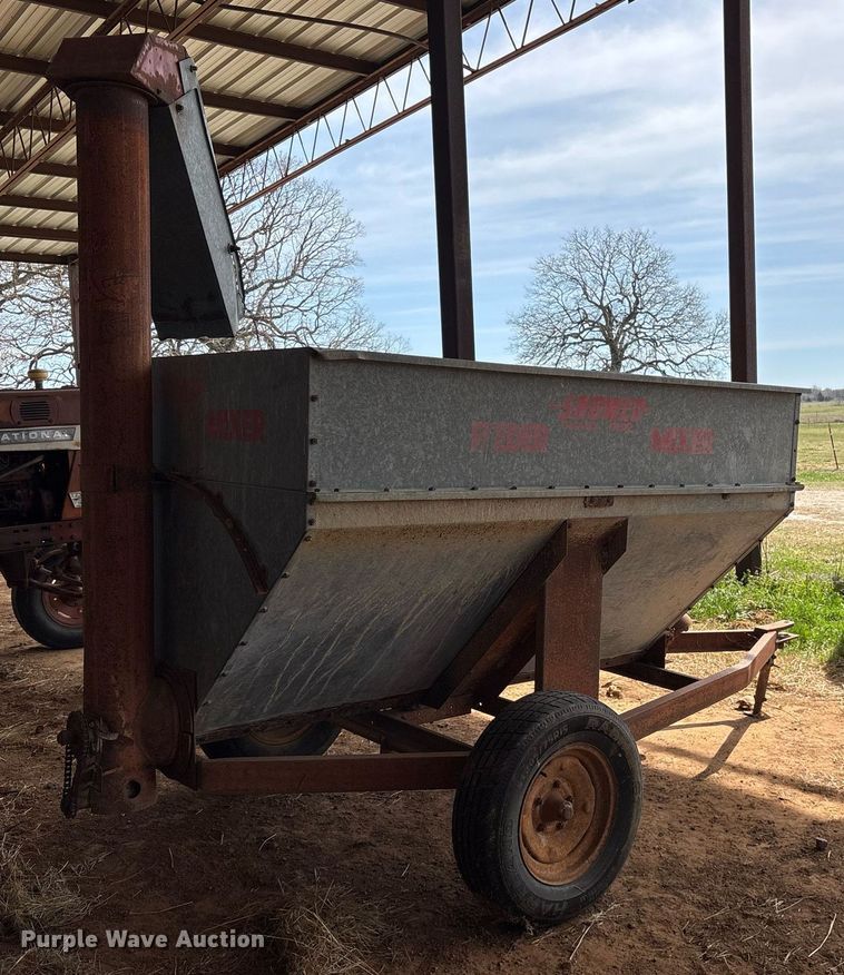 image for item OB9557 Snowco FM60-8 gravity wagon