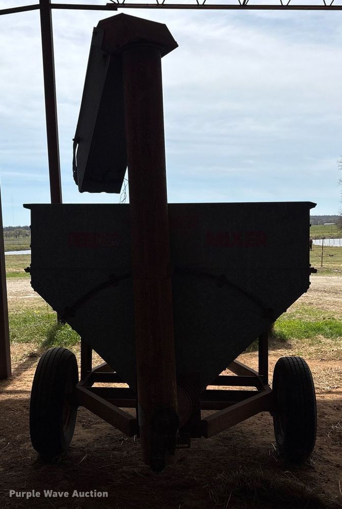 image for item OB9557 Snowco FM60-8 gravity wagon