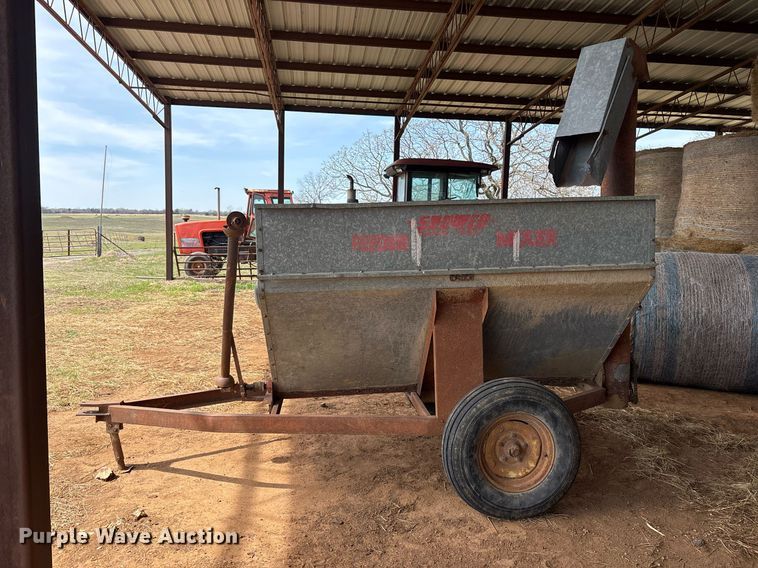 image for item OB9557 Snowco FM60-8 gravity wagon