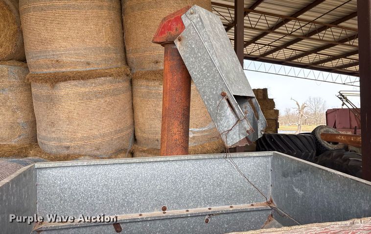 image for item OB9557 Snowco FM60-8 gravity wagon