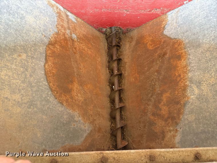 image for item OB9557 Snowco FM60-8 gravity wagon