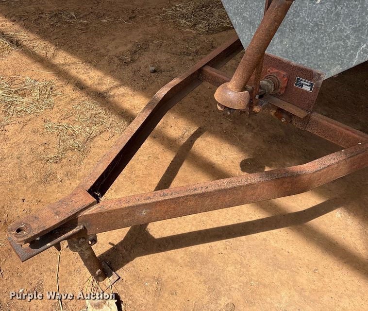 image for item OB9557 Snowco FM60-8 gravity wagon