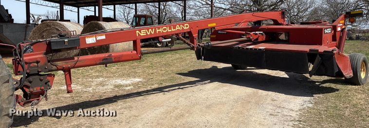 image for item OB9559 2005 New Holland Discbine 1432 swather / windrower