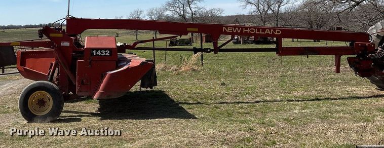 image for item OB9559 2005 New Holland Discbine 1432 swather / windrower