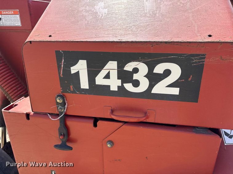 image for item OB9559 2005 New Holland Discbine 1432 swather / windrower