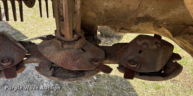 image for item OB9559 2005 New Holland Discbine 1432 swather / windrower