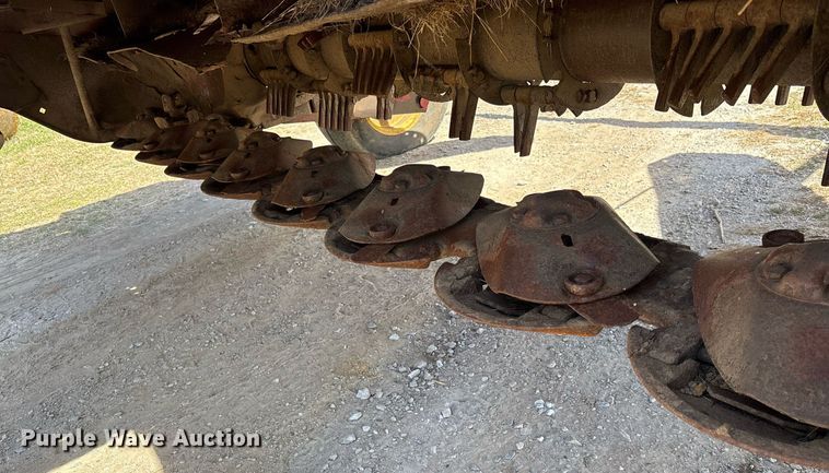 image for item OB9559 2005 New Holland Discbine 1432 swather / windrower