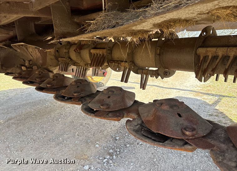 image for item OB9559 2005 New Holland Discbine 1432 swather / windrower