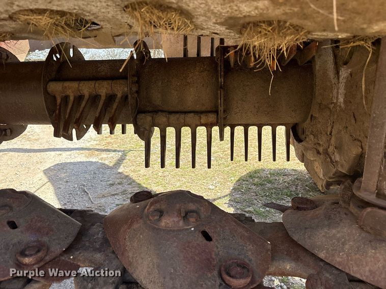 image for item OB9559 2005 New Holland Discbine 1432 swather / windrower