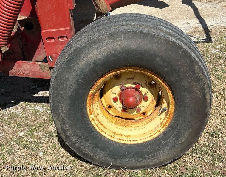 image for item OB9559 2005 New Holland Discbine 1432 swather / windrower