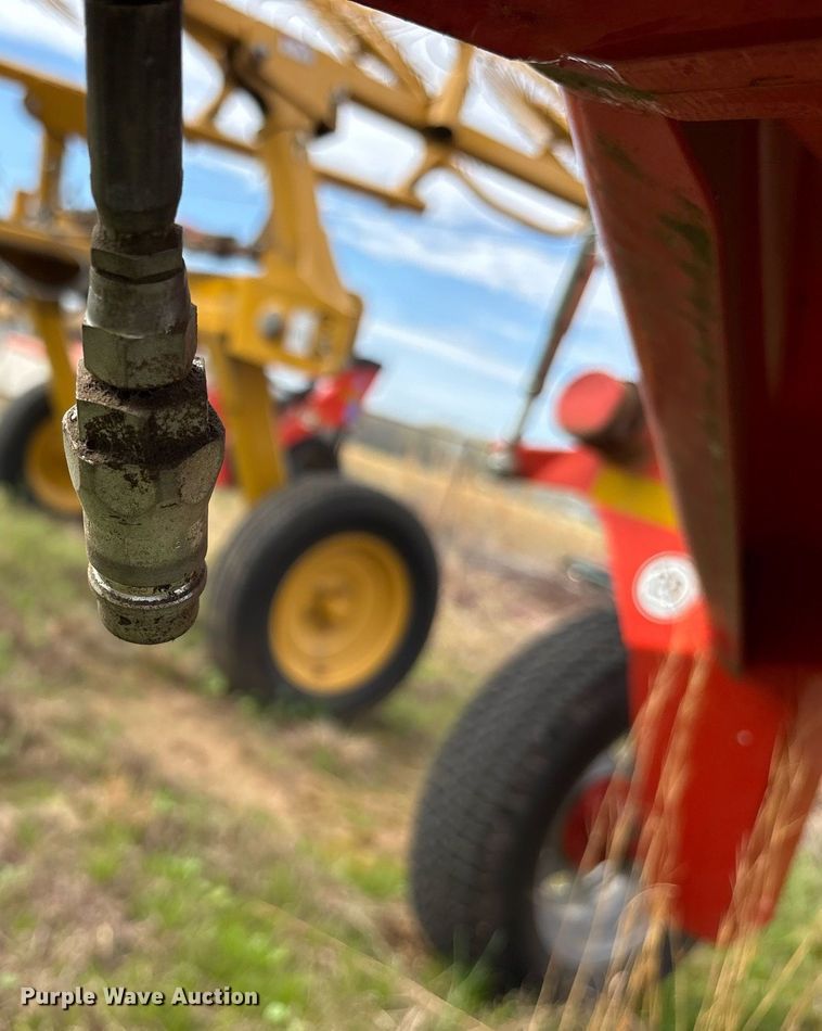 image for item OB9563 Kuhn SR 108 Gii hay rake