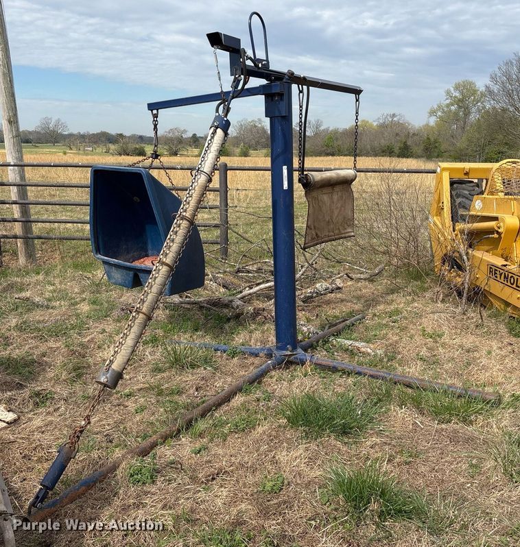 image for item OB9568 Lewis Cattle Oiler Co cattle rub