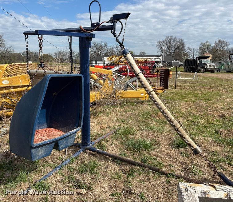 image for item OB9568 Lewis Cattle Oiler Co cattle rub