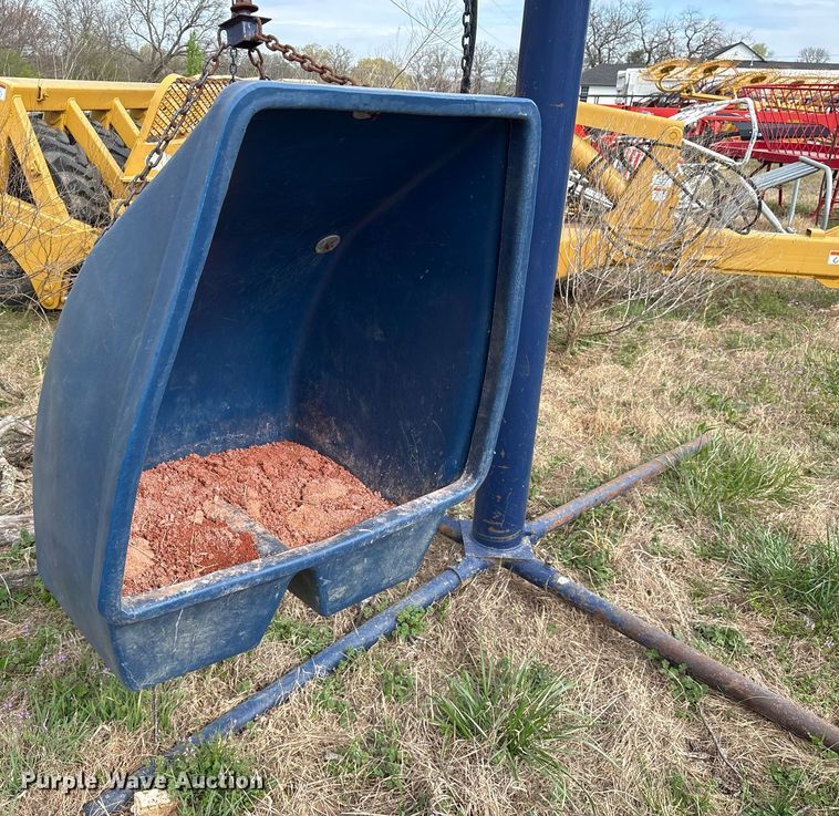 image for item OB9568 Lewis Cattle Oiler Co cattle rub