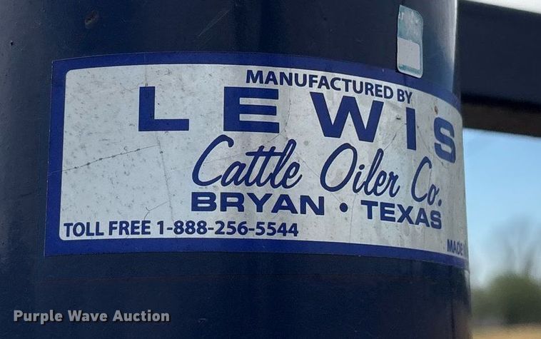 image for item OB9568 Lewis Cattle Oiler Co cattle rub