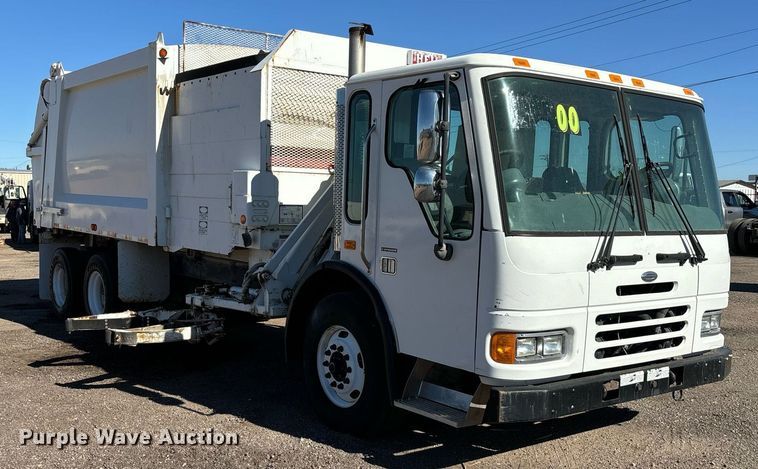 image for item DH8641 2005 Sterling  Condor refuse truck